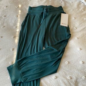 Lululemon Ready to Rulu crop jogger ribbed. Green Jasper Size 4. New with tags!